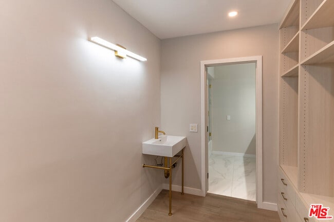 Building Photo - 8401 Fountain Ave