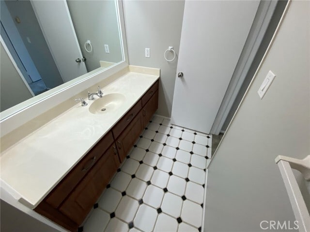 Building Photo - 576 N Bellflower Blvd