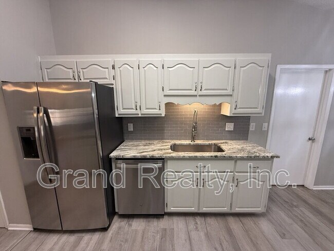 Building Photo - 3965 Deerwood Cir