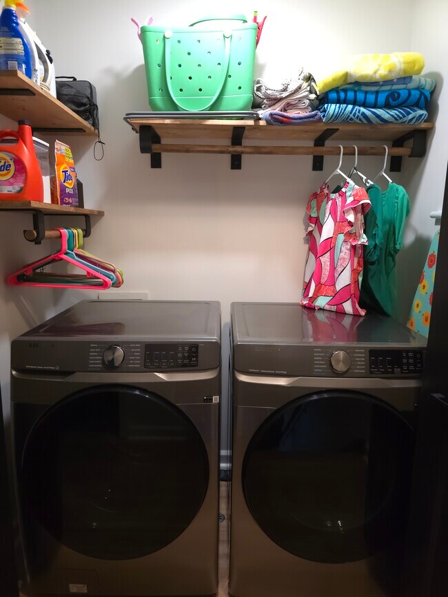 Building Photo - 1000 Mallery St Ext