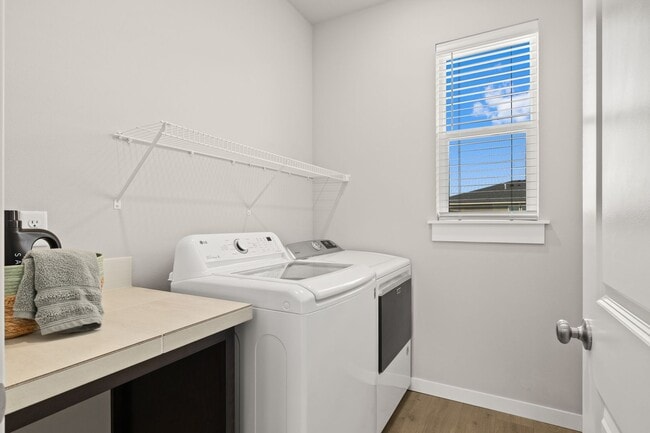 Building Photo - 4 Bedroom Home with Spacious Fully Fenced ...