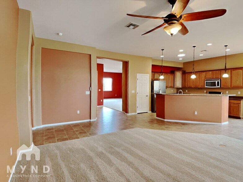 Building Photo - 1141 W Tenniel Dr