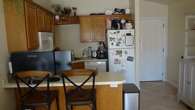 Building Photo - 672 N 500 W