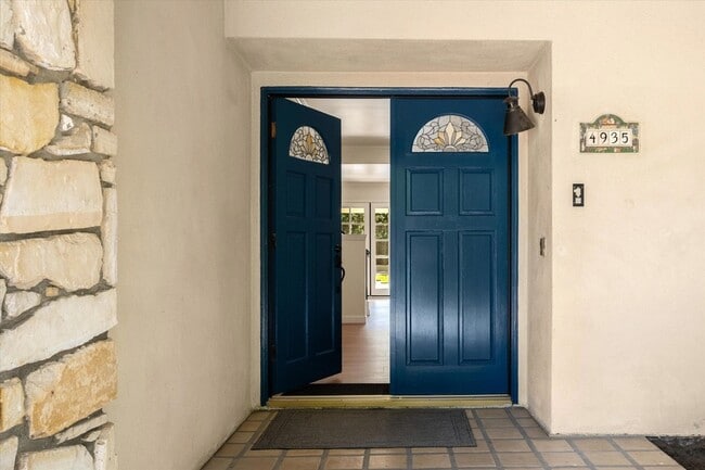 Building Photo - 4935 Cervato Way