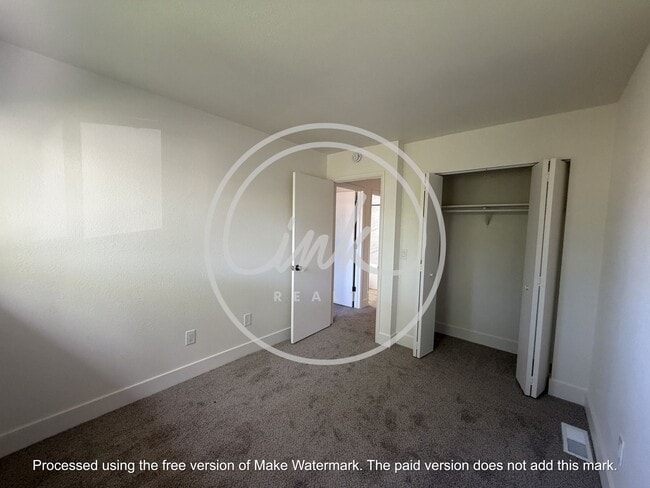 Building Photo - Newly Renovated 3 Bedroom Townhome