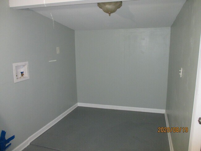 Building Photo - Adorable Renovated Home in Oceanway!