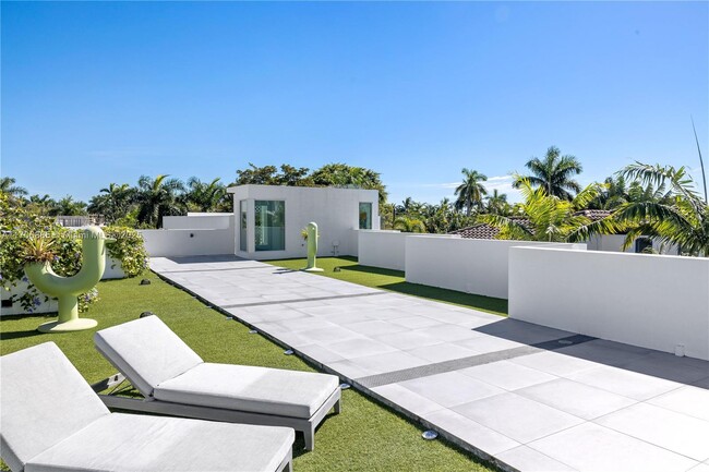 Building Photo - 440 S Hibiscus Dr