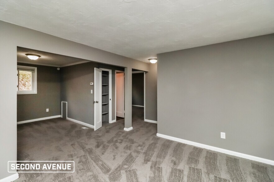 Building Photo - 127 Stowe Dr