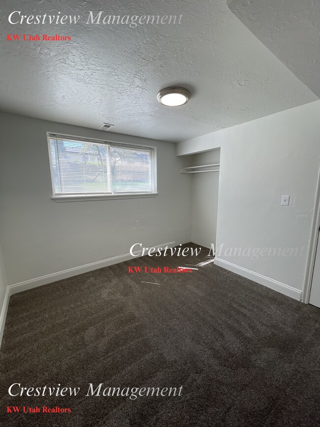 Building Photo - Spacious Home in Magna – Convenient Location!