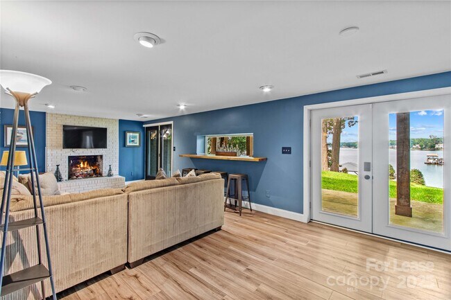 Building Photo - 9598 Riviera Dr
