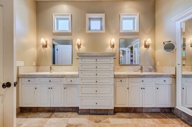 Building Photo - Sophisticated Mediterranean Villa in Newpo...