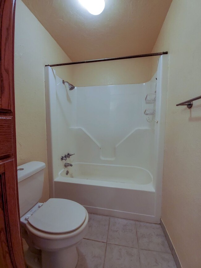 Building Photo - 3 Bed brick home in Tecumseh