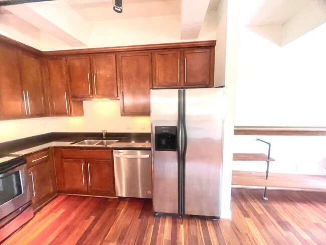 Building Photo - Stunning Downtown Apartment with Parking Garage Access Deducted from monthly Rent!