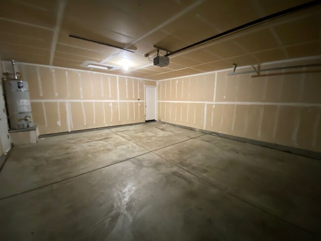 Building Photo - NW Visalia Home coming soon!!