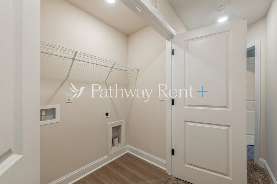 Building Photo - 112 Kennford Trl