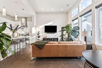 Building Photo - 2210 Lou Ellen Ln