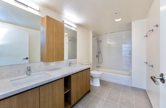 Building Photo - 2 Bed, 2 Bath Corner Unit at The Central A...