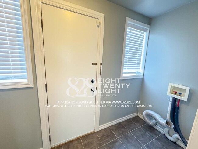 Building Photo - COMING 12/29/25! CUTE 3 BED/2 BATH STONE SINGLE FAMILY W/ GARAGE HOME IN DEL CITY!