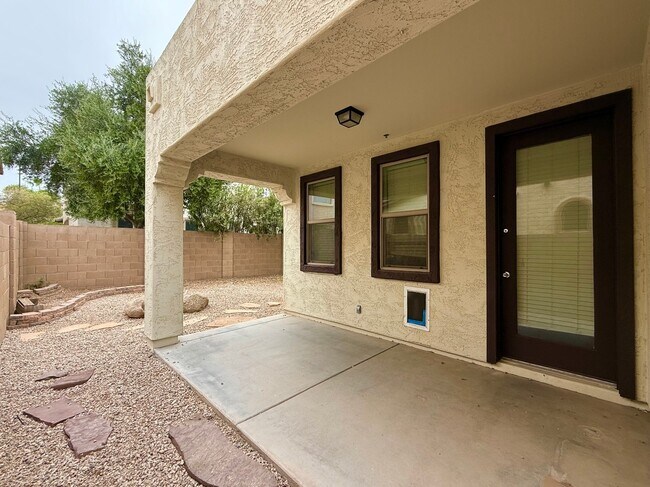 Building Photo - 3221 E Virgil Dr