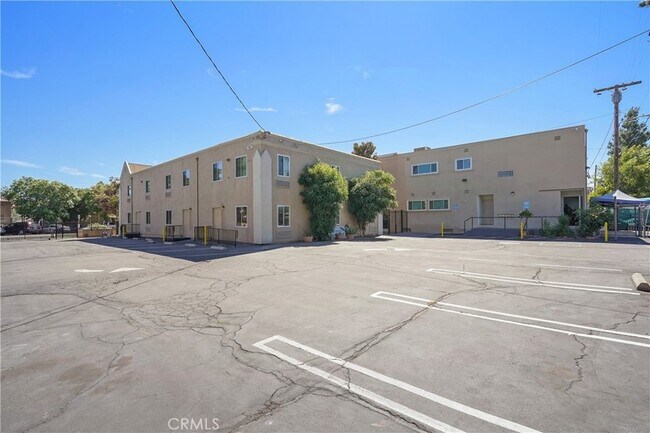 Building Photo - 14335 Hamlin St