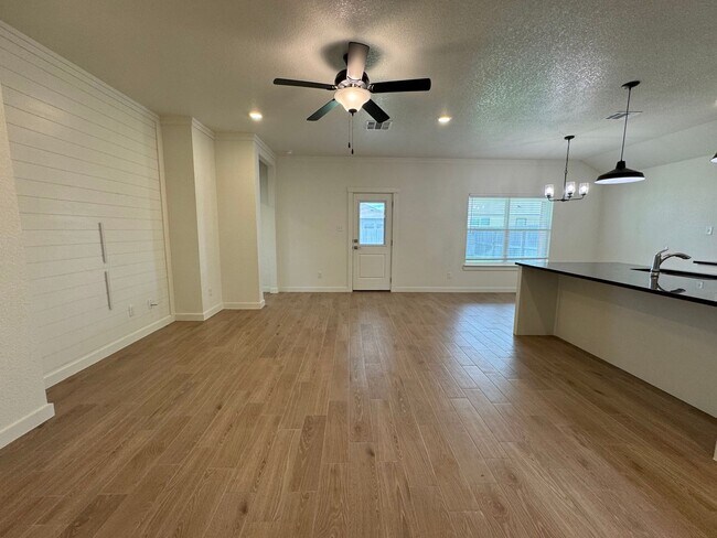 Building Photo - 4-Bedroom House for Rent in Temple