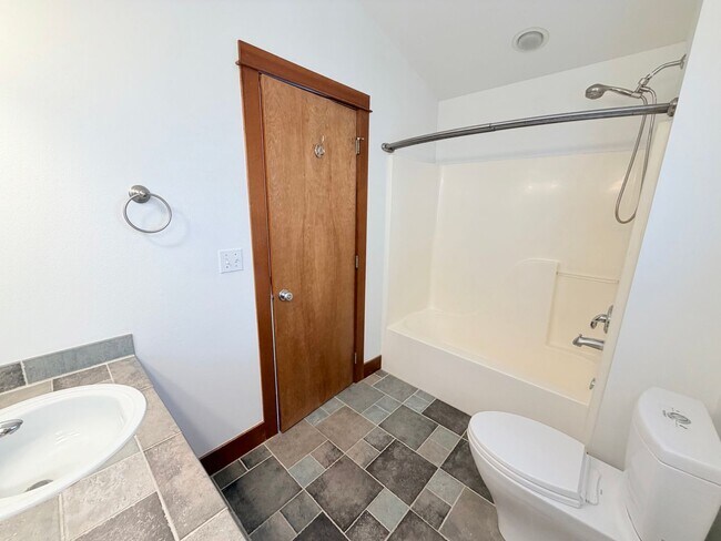 Building Photo - Charming Home in Leschi!