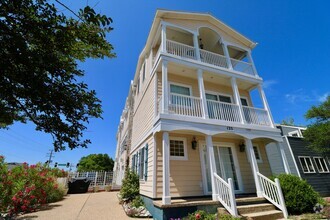 Building Photo - Beautiful Furnished 3-Story North End Seas...