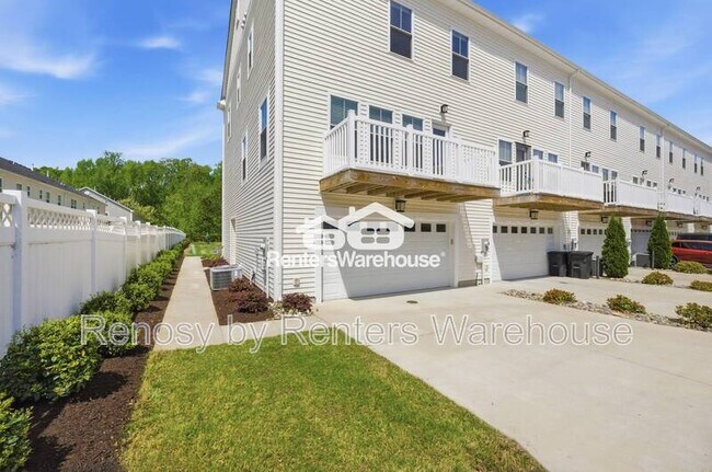 Building Photo - 1005 Opal St