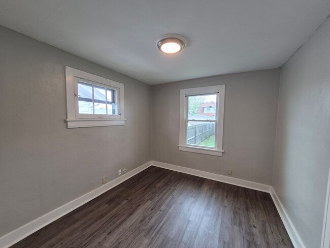 Building Photo - Cozy 2 Bedroom Ranch