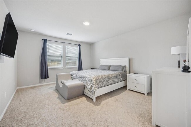 Building Photo - 724 Aster Pl