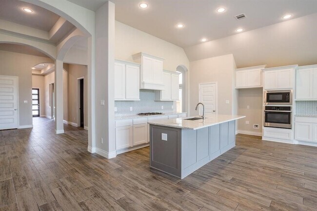 Building Photo - 1639 Rosedale Dr