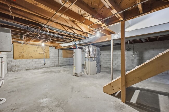 Building Photo - Move-In Ready 2 Bedroom Home with Basement Garage