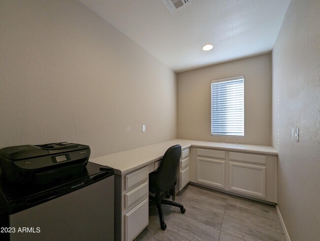 Building Photo - 1253 N 166th Ave
