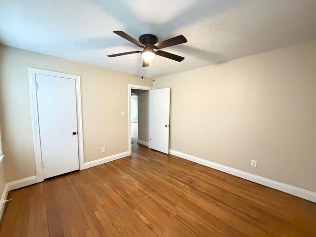 Building Photo - 825 Parkway Dr