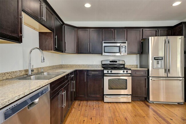 Building Photo - 1709 Ulit Ave