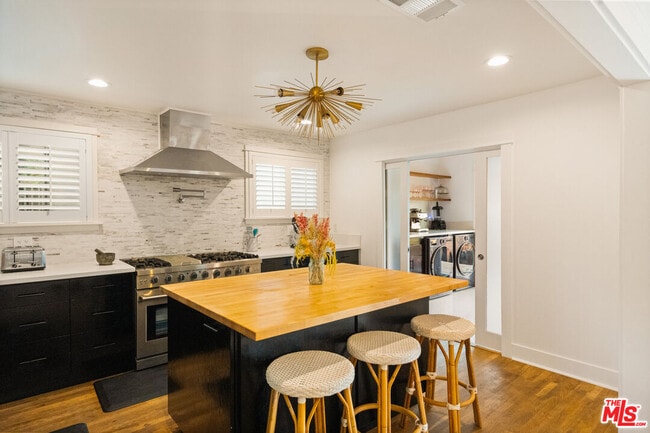 Building Photo - 6031 Mesa Ave