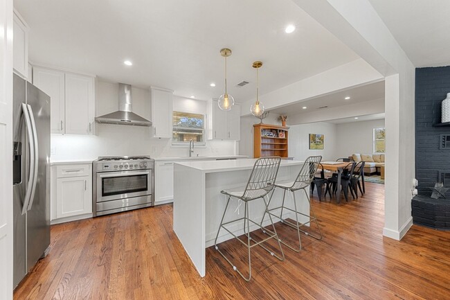 Building Photo - 8053 Claremont Dr