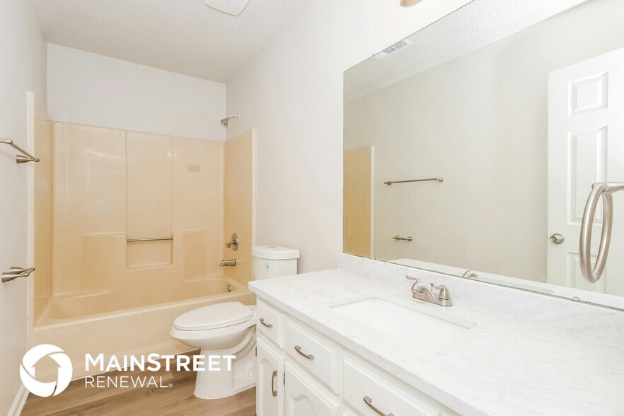 Building Photo - 5530 Oak Branch Cir N