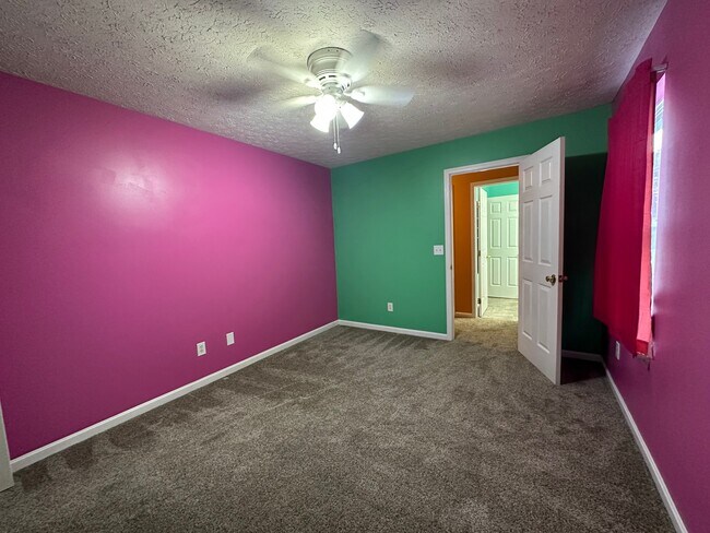 Building Photo - 9800 Spring Pointe Ct
