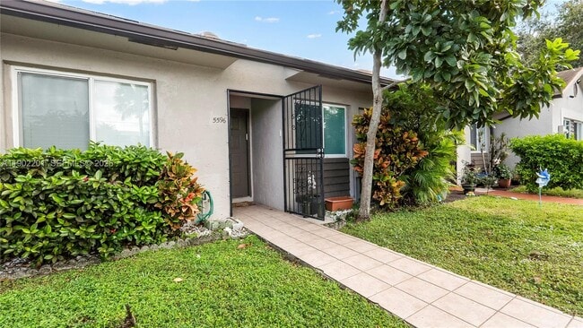 Building Photo - 5596 SW 28th Terrace