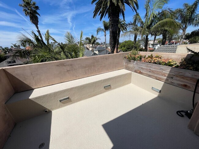 Building Photo - Spacious Custom Built Downtown Huntington Beach Home with Elevator