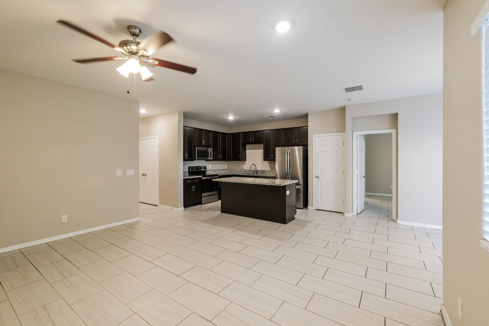 Building Photo - 8828 S 41ST Dr