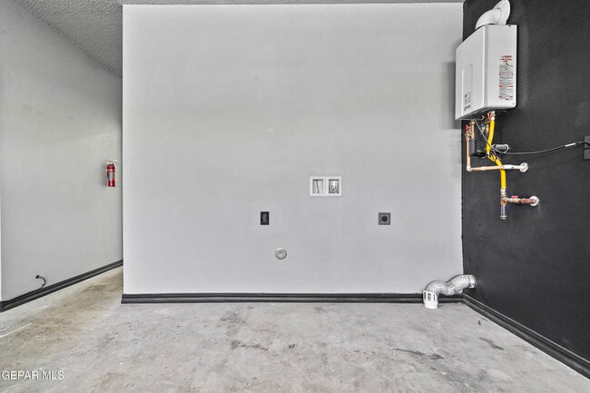 Building Photo - 14696 Jesus Almeida