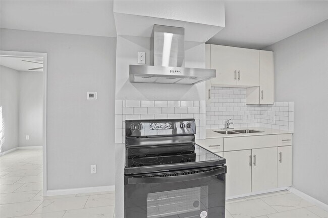 Building Photo - 1803 Oak St