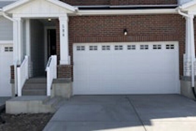 Building Photo - 192 W Silver Springs Dr