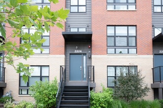 Building Photo - 2204 Venture Dr
