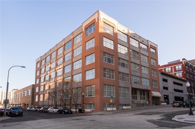 Building Photo - 321 W 7th St