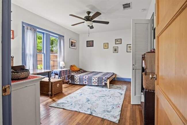 Building Photo - 508 E 38th 1/2 St