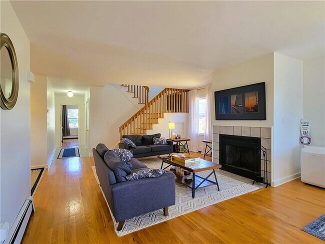 Building Photo - 9 1/2 W Narragansett Ave