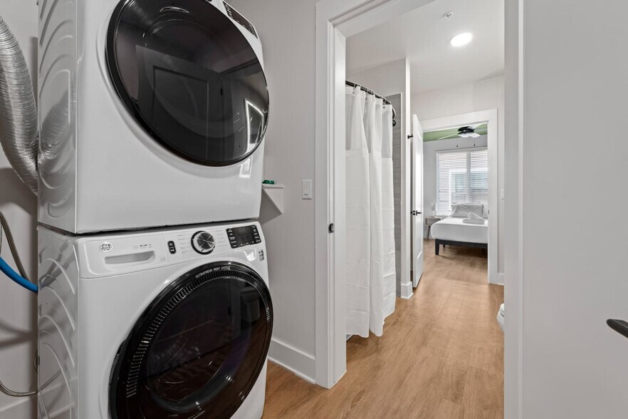 Building Photo - 2609 W Nassau St